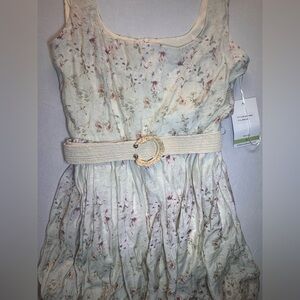 Floral womens NWT Dress with Belt size 4
